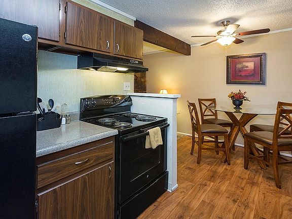 2nd image of 1117 Verde Dr #1117