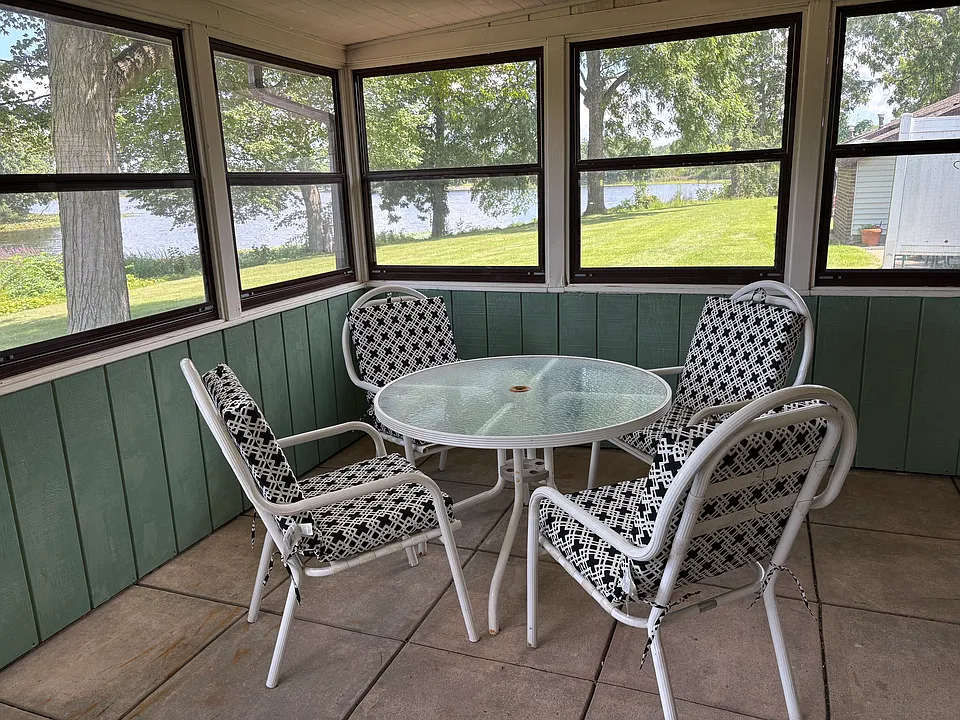 Sunset Cove Apartments