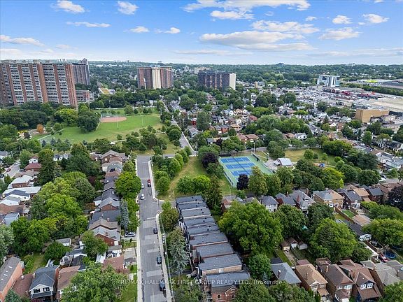 4th image of 53F Dentonia Park Ave