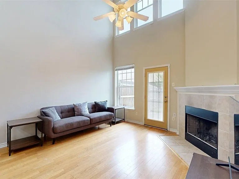 4307 Spring Hill Dr — Photo 3