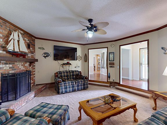 4th image of 2129 Balmoral Ct