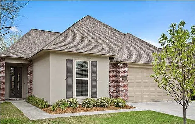 Beautiful Home off Bluebonette and Perkins — Photo 1