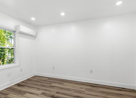 4th image of 1415 Ridley Ave