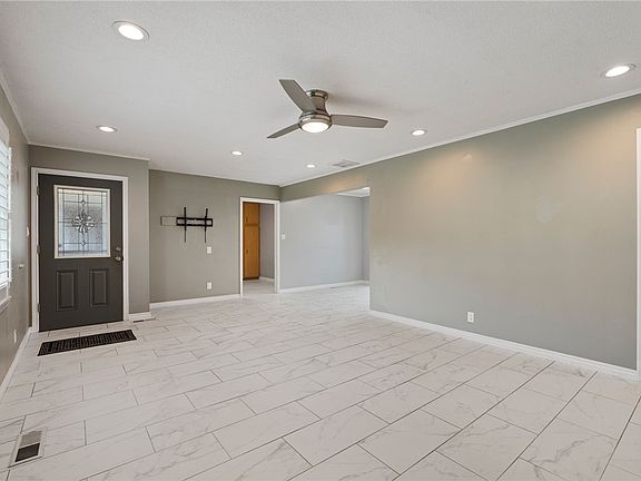 5th image of 624 Locke St