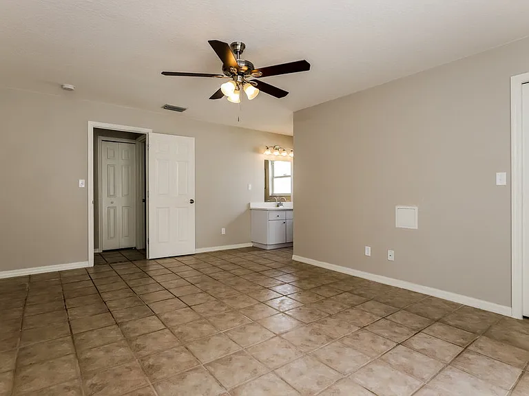 9804 N Connechusett Rd — Photo 9