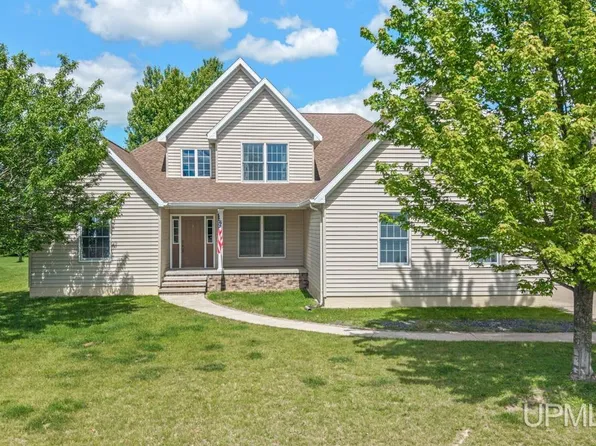 520 S 32nd St, Escanaba, MI 49829
