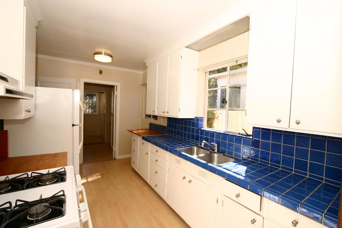 431 Oxford Avenue — Photo 4