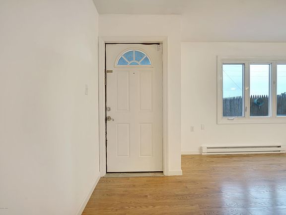 3rd image of 8 Bay Blvd #A2