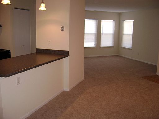 5th image of 391 S Grant Ave APT A