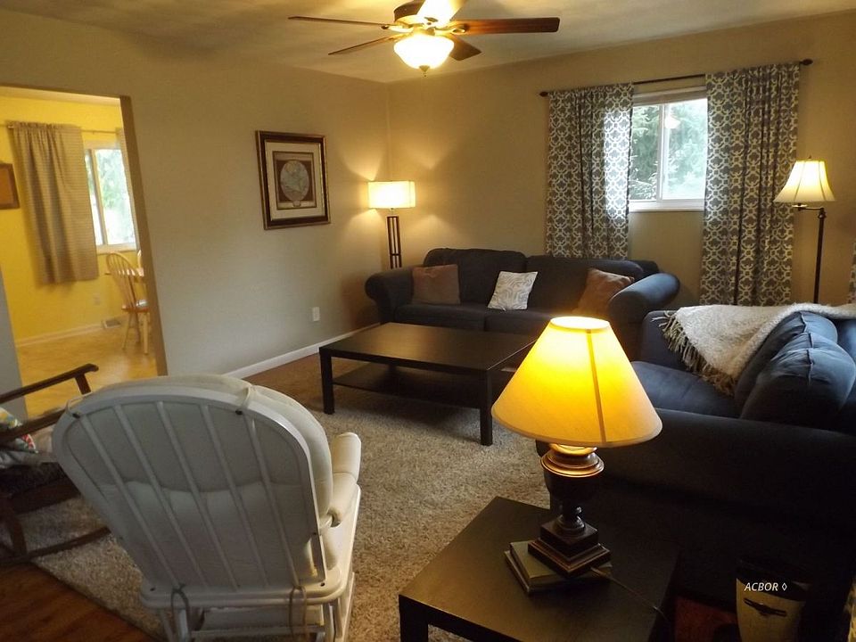 1st image of 40 Canterbury Dr