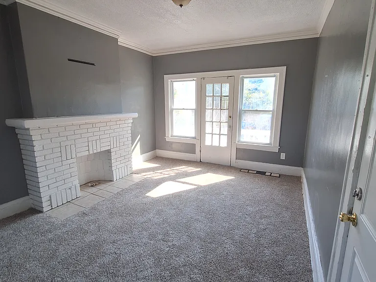 3438 E 140th St #2 — Photo 3