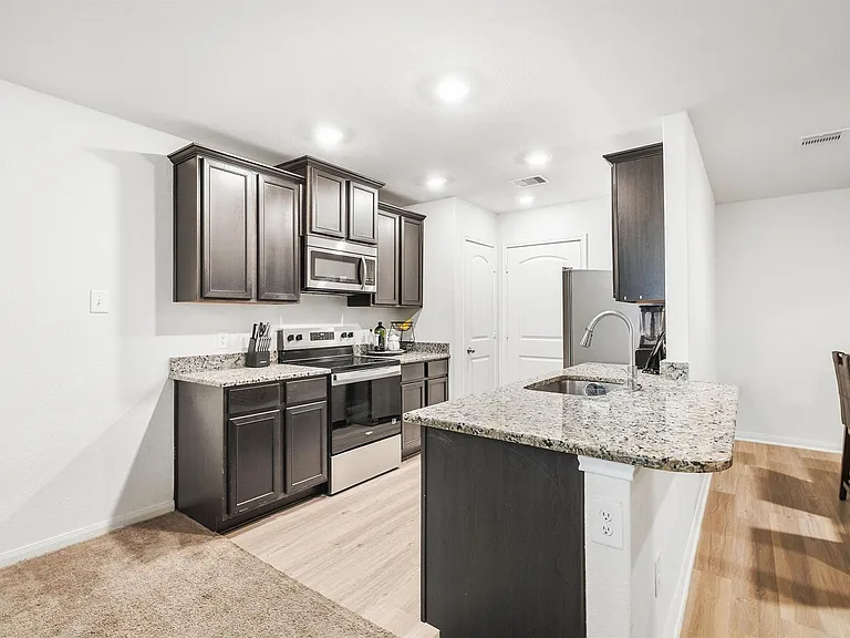 10619 Lost Maples Dr — Photo 10