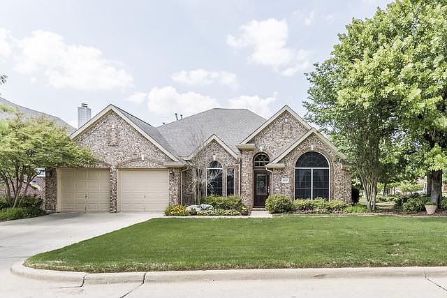 1st image of 2207 Forest Park Cir