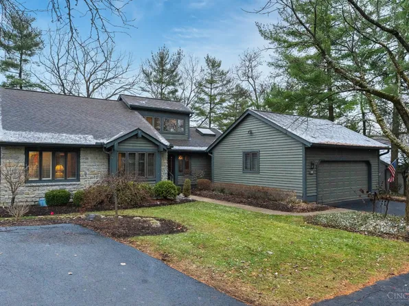 16 Woodcreek Dr, Blue Ash, OH 45241