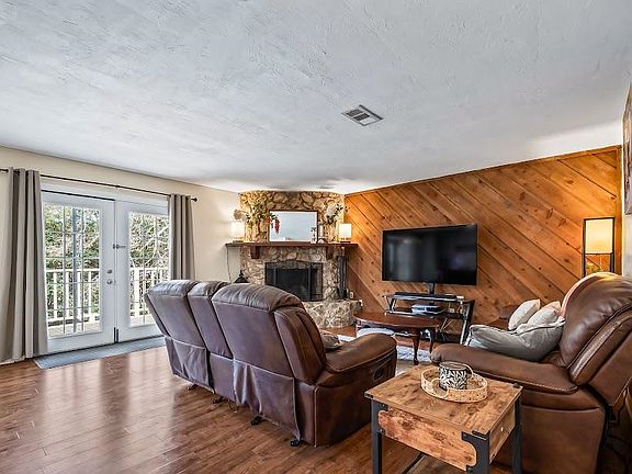 5th image of 2208 Greenwich Way