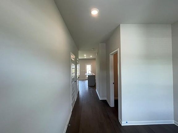 4th image of 403 Wildflower Cir