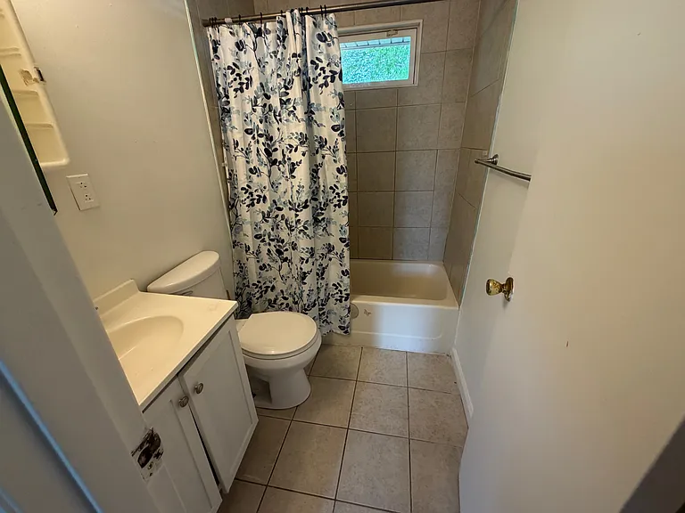 102 Phillips St — Photo 1