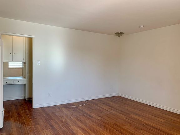 3rd image of 1640 Colby Ave #14