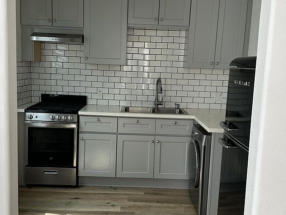 Lovely kitchen with modern appliances