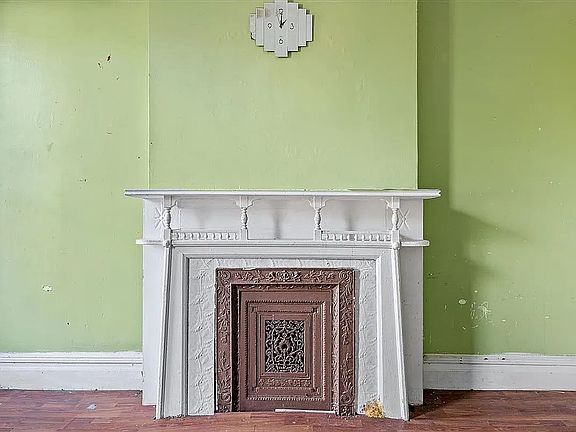 2nd image of 638 Halsey St
