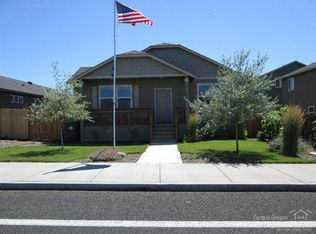1668 NW Maple Ave, Redmond, OR 97756