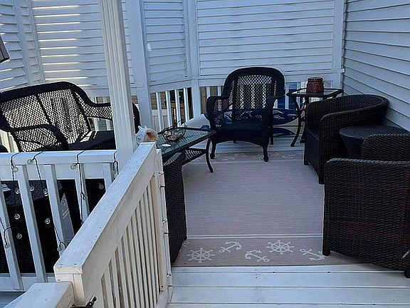 Large deck for entertaining 