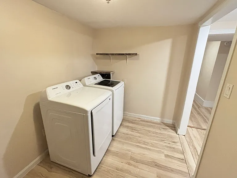 955 Crestview Ct — Photo 24