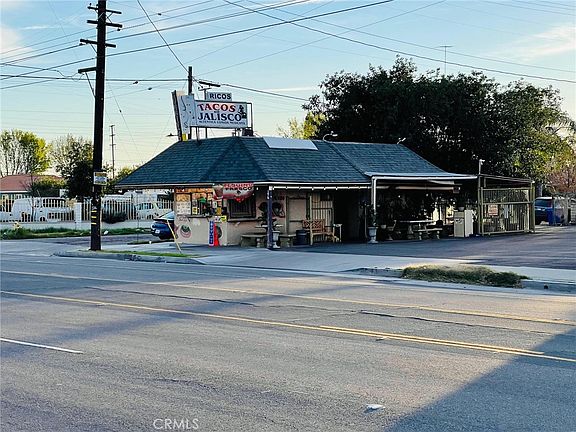 4th image of 390 S Mount Vernon Ave