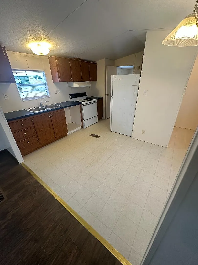 150 Private Road 1610 — Photo 3