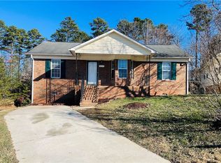 522 Warbler Ct, High Point, NC 27260