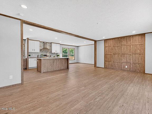 5th image of 108 Pebble Run Court