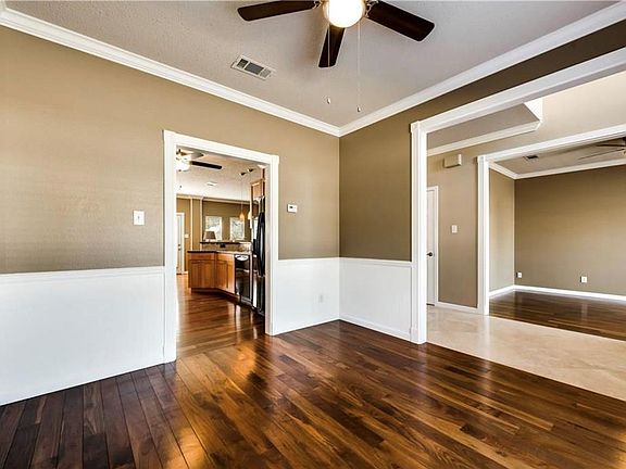 5th image of 809 Oak Hollow Ln