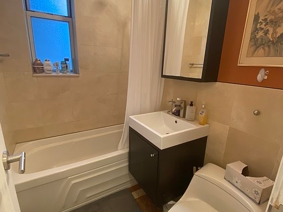 4th image of 225 E 47th St #3L
