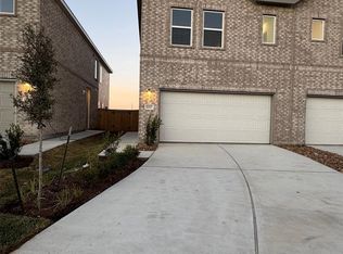 2227 Salinas Dr, Rosharon, TX 77583