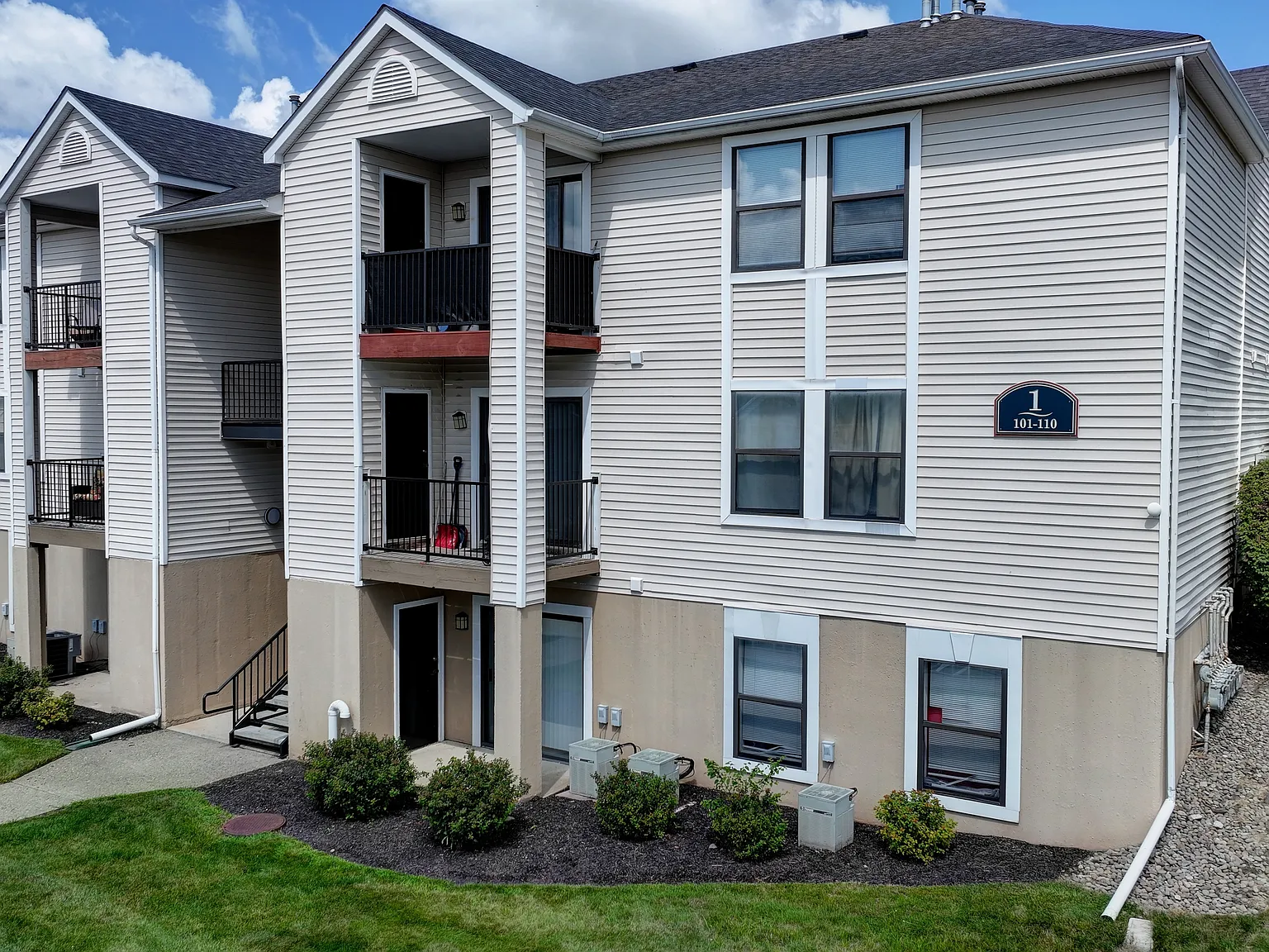 Boulder Pointe Apartments — Photo 2