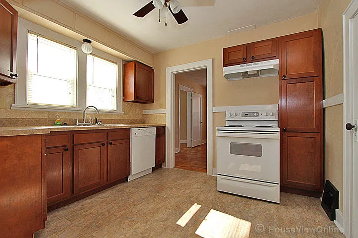 1102 N West End Blvd — Photo 9