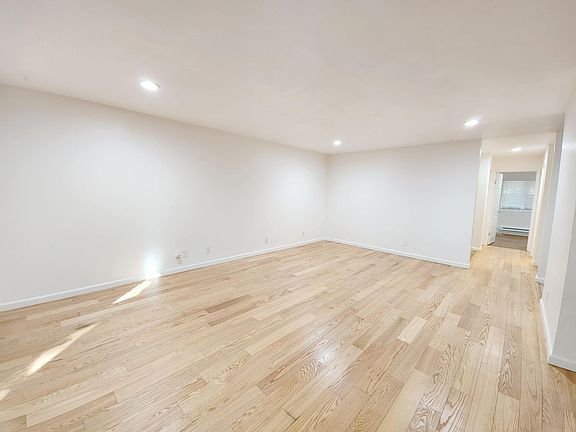 3rd image of 360 Auburn Way APT 13