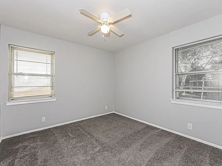 2814 Sequoia Ln — Photo 9