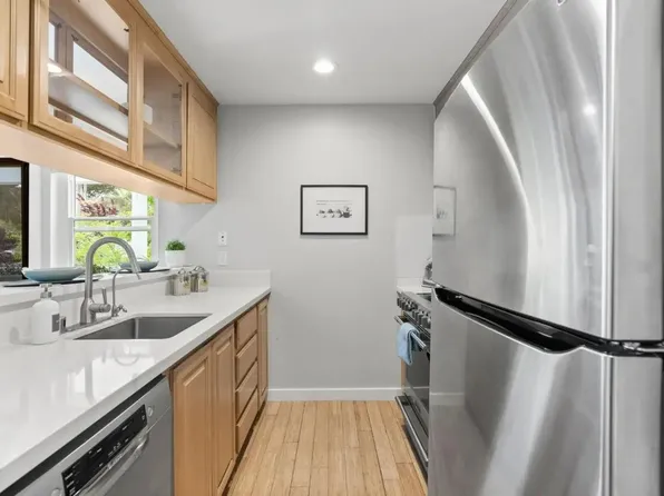 1919 Alameda De Las Pulgas APT 135, San Mateo, CA 94403