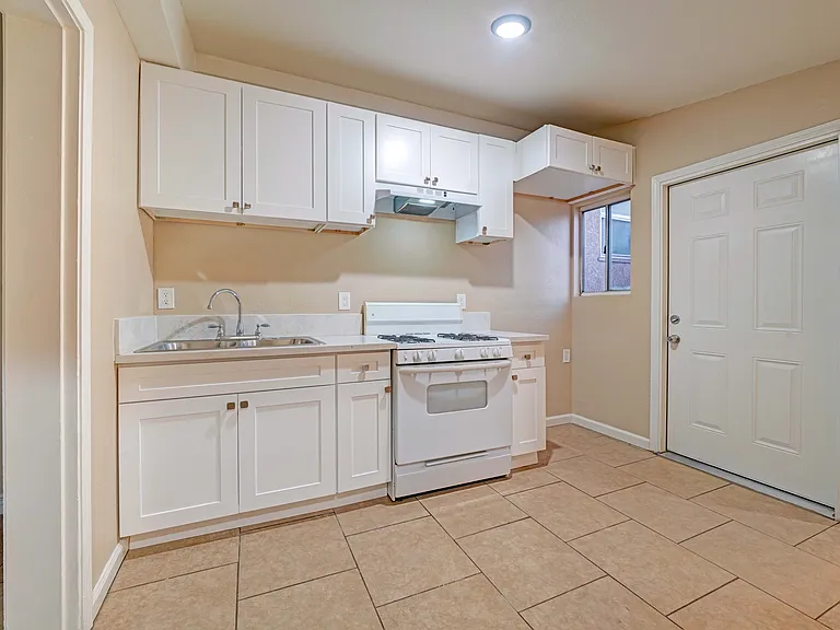 8940 Live Oak Ave #B — Photo 6