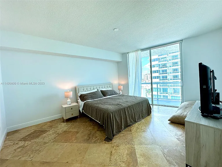 6515 Collins Ave #810 — Photo 8