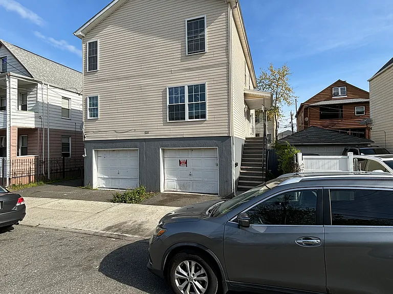 235 Keen St #1R — Photo 21