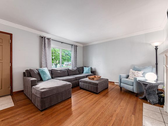 5th image of 3186 Mountview Rd