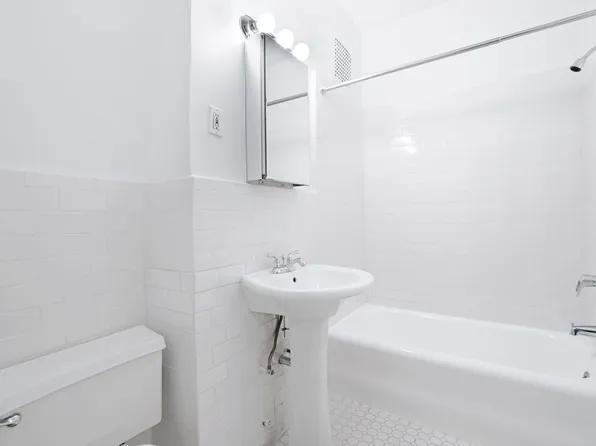 160 West 71st Street image 4 of 10