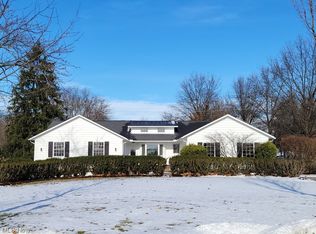5025 Clubside Rd, Lyndhurst, OH 44124