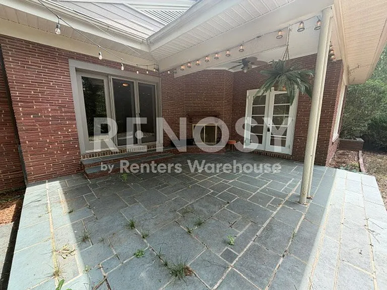 1020 Anderson St — Photo 13