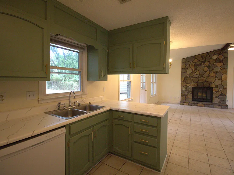 1025 Kinsey Dr SE — Photo 6