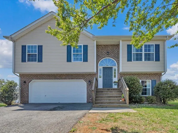 2722 Paddington Station Ln, Vinton, VA 24179