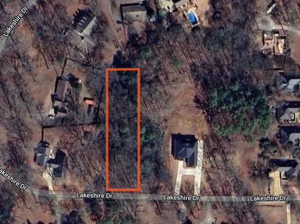 Lakeshire Dr, Tupelo, MS 38804