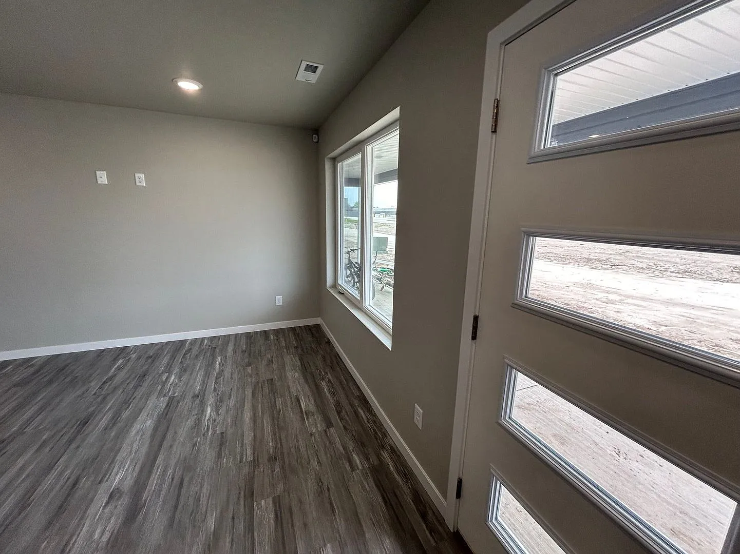 Exquisite 3-Bedroom Home with Modern Elegance and a Great Location!! — Photo 4
